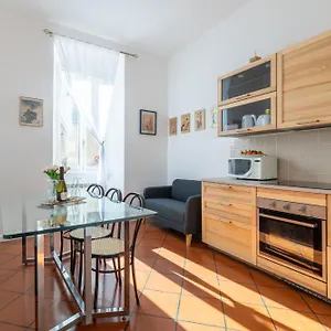 https://elena-al-colosseo.it-romehotels.com
