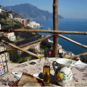 Rina 2*, Amalfi Itália